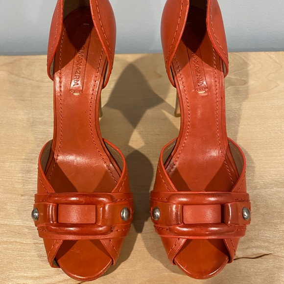 BCBG HEEL - Picture 3 of 5